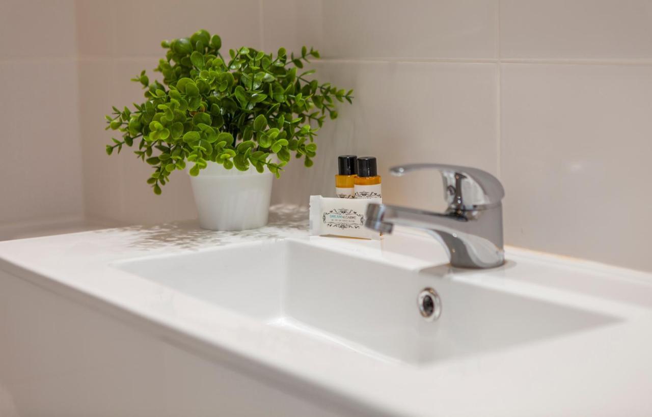 B48 - Olive Tree Street 2 Bed Flat Lejlighed Lagos Eksteriør billede